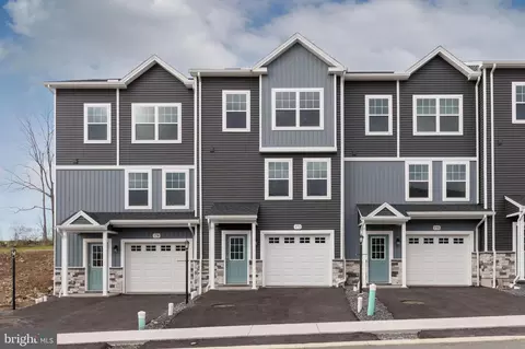 172 Highpoint Park Dr, Pleasant Gap, PA 16823