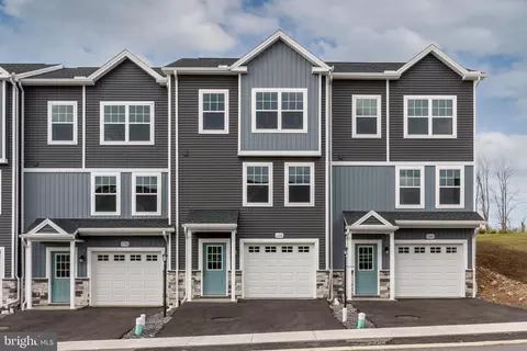 168 Highpoint Park Dr, Pleasant Gap, PA 16823