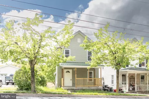 317 Turnpike St, Milesburg, PA 16853