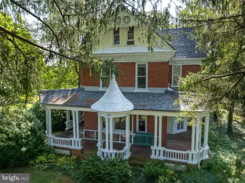 122 Maple Ln, Spring Mills, PA 16875
