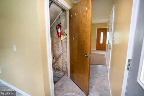 Entry Way - 302 High St, Milesburg, PA 16853 photo 4 of 5