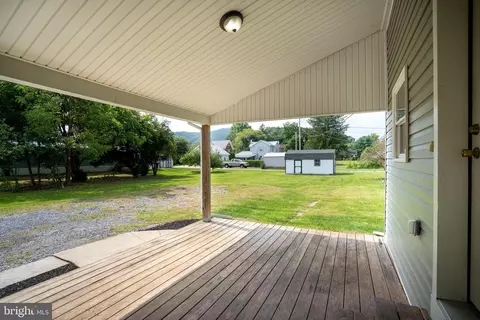 Exterior - 302 High St, Milesburg, PA 16853 photo 5 of 7