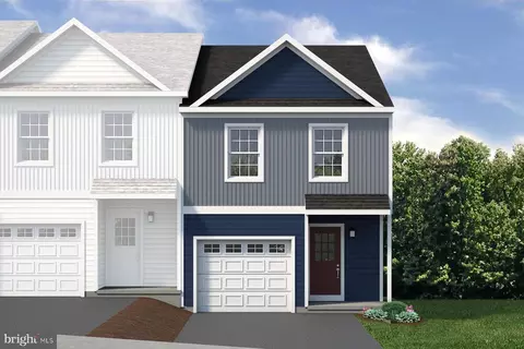 161 Highpoint Park Dr, Pleasant Gap, PA 16823