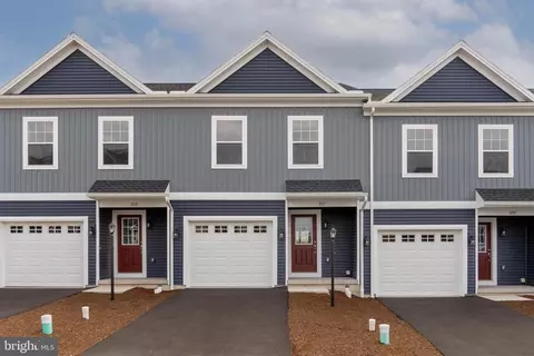 157 Highpoint Park Dr, Pleasant Gap, PA 16823