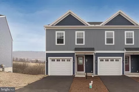 155 Highpoint Park Dr, Pleasant Gap, PA 16823