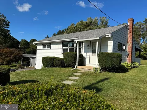 931 Oak Hall St, Boalsburg, PA 16827