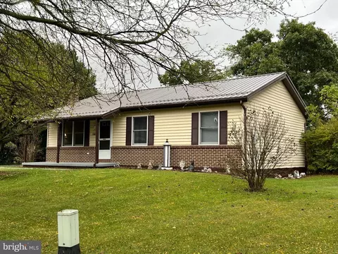 213 N Vanessa Dr, Pleasant Gap, PA 16823