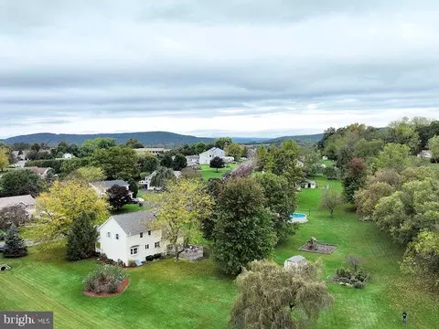 1009 E Springfield Dr, Bellefonte, PA 16823 photo 3
