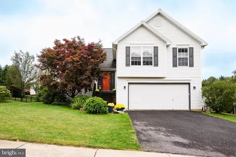 121 Forest Glen Cir, Port Matilda, PA 16870