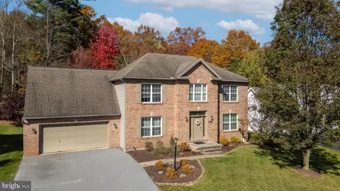 194 Hunter Wood Way, Port Matilda, PA 16870