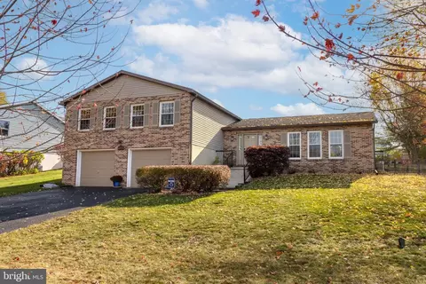 1422 Estate Dr, Boalsburg, PA 16827