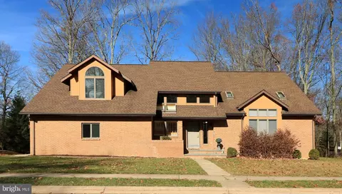 325 Canterbury Dr, State College, PA 16803