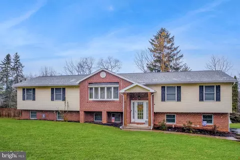 1000 Cortland Dr, Lemont, PA 16851