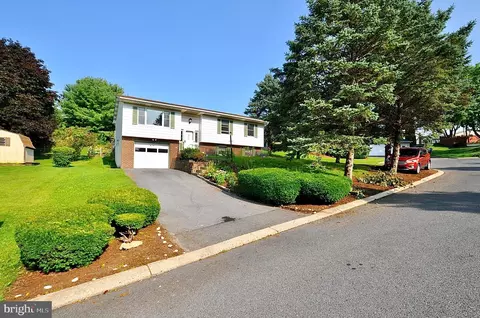 2511 Shawn Cir, State College, PA 16801