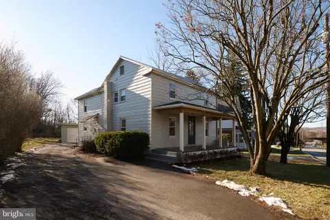 138 N Main St, Pleasant Gap, PA 16823