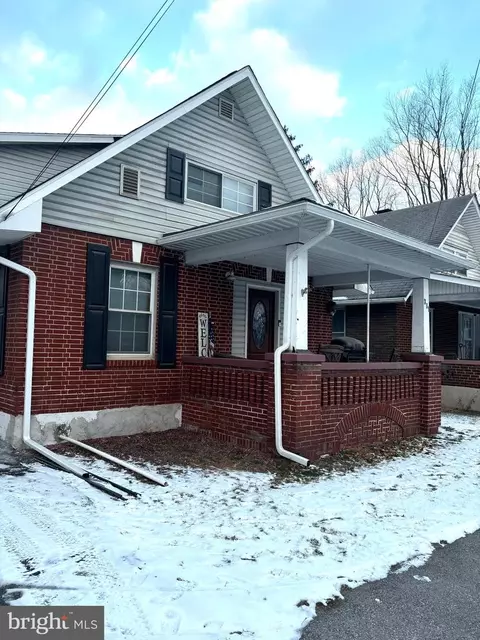 217 Turnpike St, Milesburg, PA 16853