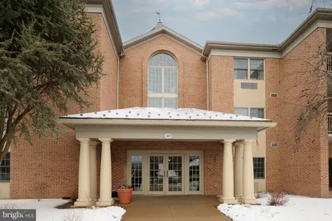 305 Village Heights Dr #128, State College, PA 16801