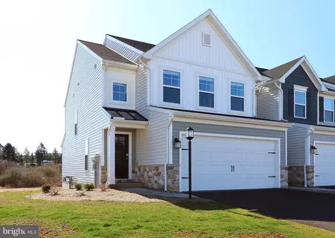 128 Magnolia Ln, State College, PA 16803