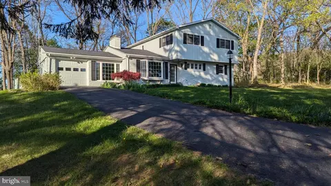 125 Grandview Rd, State College, PA 16801