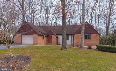 417 Candlewood Dr, State College, PA 16803