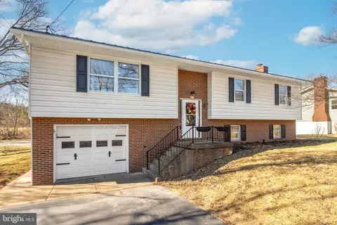 905 Houserville Rd, State College, PA 16801