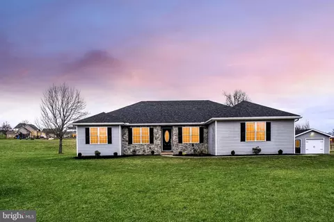 135 Airport Rd, Centre Hall, PA 16828