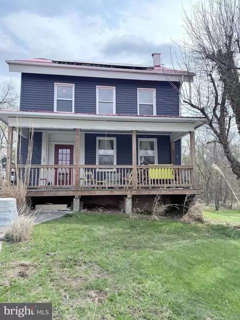 121 North St, Millheim, PA 16854