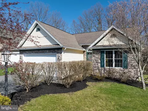 120 Clemson Ct, State College, PA 16803