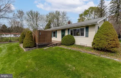 111 Minnesota St, Pine Grove Mills, PA 16868