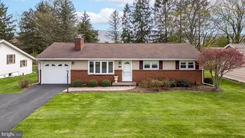 138 Pine Tree Ave, Boalsburg, PA 16827