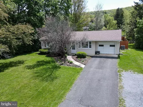 648 Kansa Ave, Pennsylvania Furnace, PA 16865