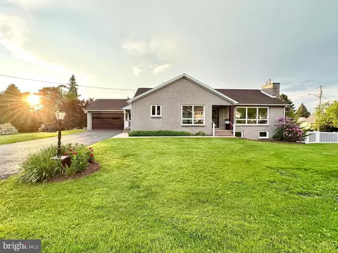 110 Whitman Cir, Pleasant Gap, PA 16823