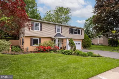 818 Bayberry Dr, State College, PA 16801