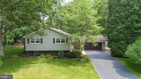 557 Lanceshire Ln, State College, PA 16803