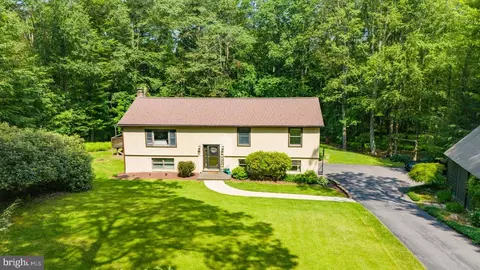 93 Cedar Ridge Dr, Port Matilda, PA 16870