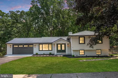 654 Devonshire Dr, State College, PA 16803