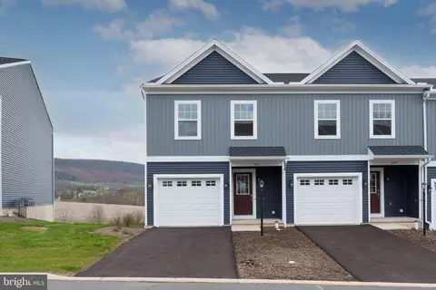 165 Highpoint Park Dr, Pleasant Gap, PA 16823