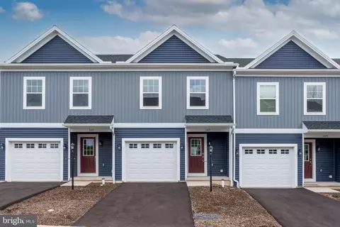 167 Highpoint Park Dr, Pleasant Gap, PA 16823