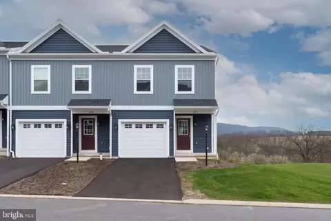 171 Highpoint Park Dr, Pleasant Gap, PA 16823