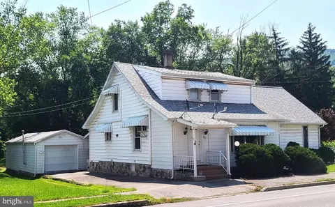 214 Turnpike St, Milesburg, PA 16853