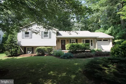418 Canterbury Dr, State College, PA 16803