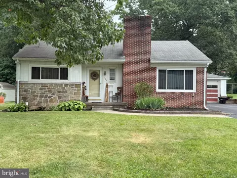 129 Locust St, Pleasant Gap, PA 16823