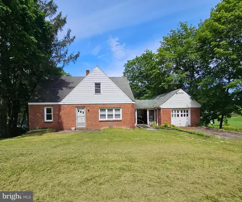 800 Thompson St, Lemont, PA 16851