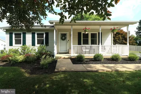 164 Arbor Bluff Dr, Pleasant Gap, PA 16823
