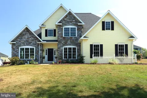 135 Fernleaf Ct, State College, PA 16801