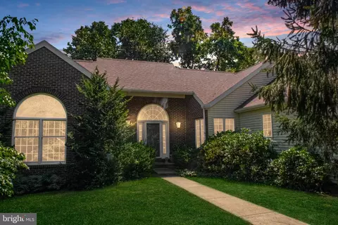 128 Colonial Ct, State College, PA 16801