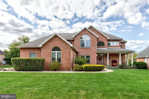 899 Walnut Spring Ln, State College, PA 16801