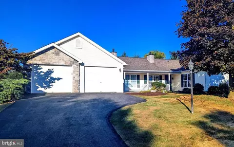 106 Penns Ct, Centre Hall, PA 16828