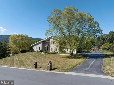 630 Rosslyn Rd, Boalsburg, PA 16827