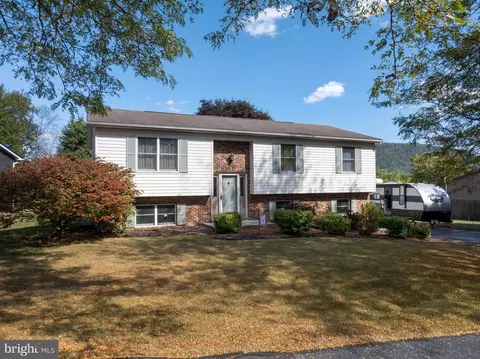 208 N Vanessa Dr, Pleasant Gap, PA 16823